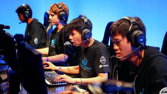 League of Legends star gets visa as pro athlete.