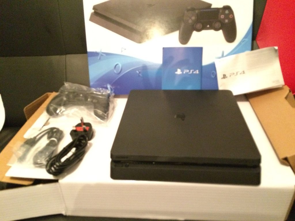 PlayStation 4 Slim 4