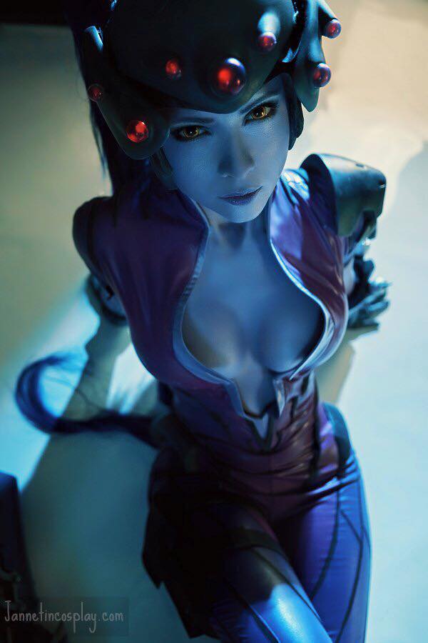 widowmaker-sexy-cosplay-1