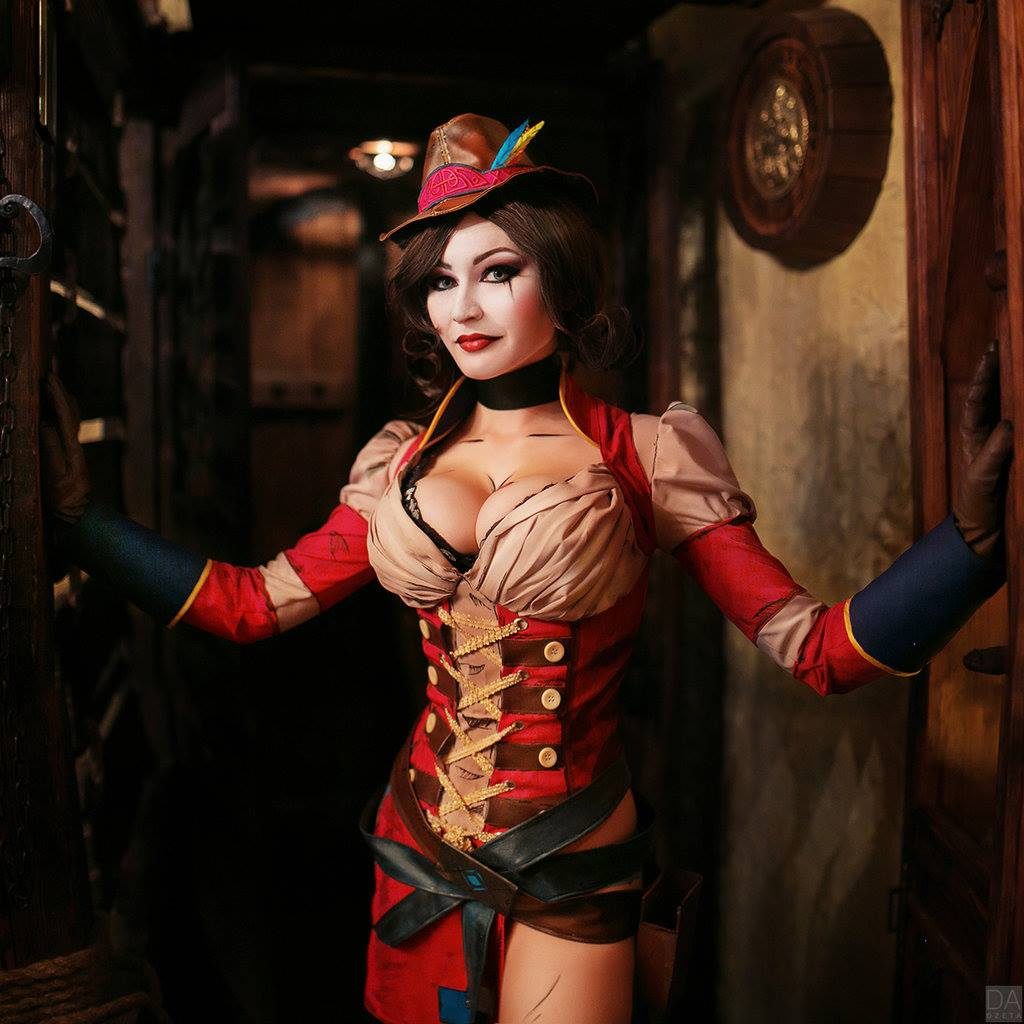 Mad Moxxi Cosplay (3)