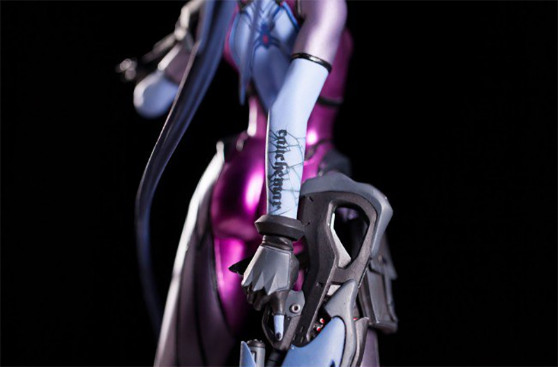 Widowmaker Statue (1)