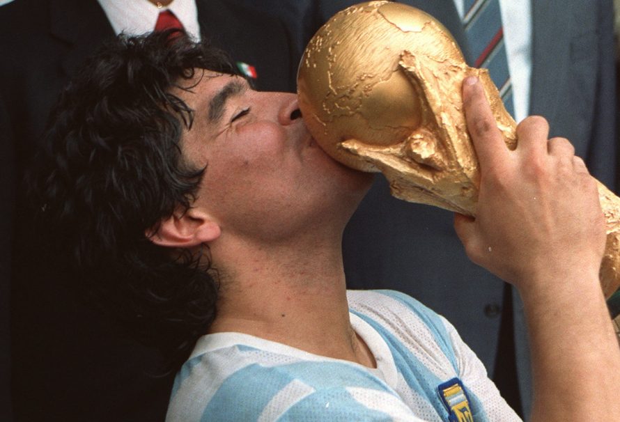 Η Konami τα «βρίσκει» με τον Maradona (και ο El Diego βγαίνει κερδισμένος)!