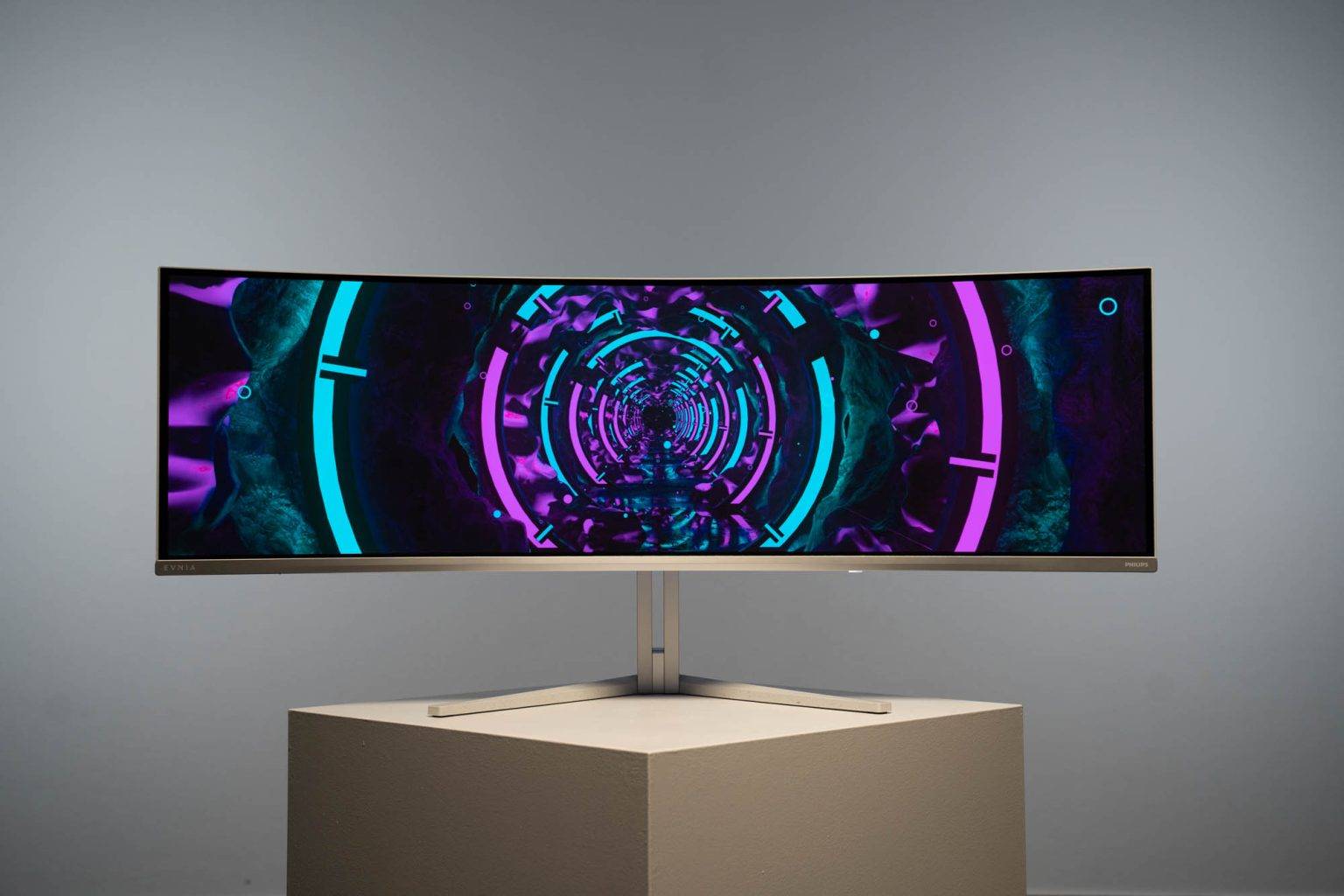 Philips Evnia 49M2C8900L: Απογειώνει το gaming με πάνελ QD OLED, SuperWide οθόνη και ήχο DTS